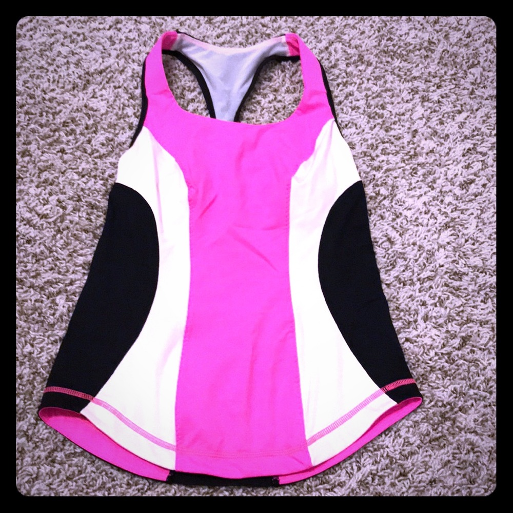 Lululemon running tank with back pocket for keys